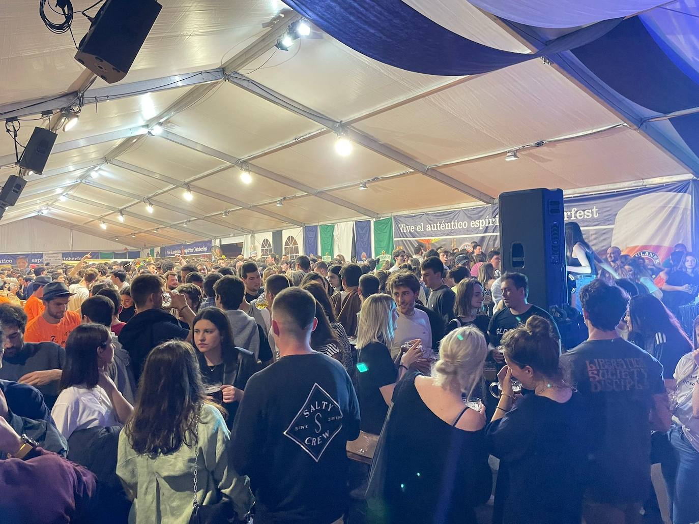 Fotos Cientos de personas acuden a la Feria de la Cerveza de Zarautz